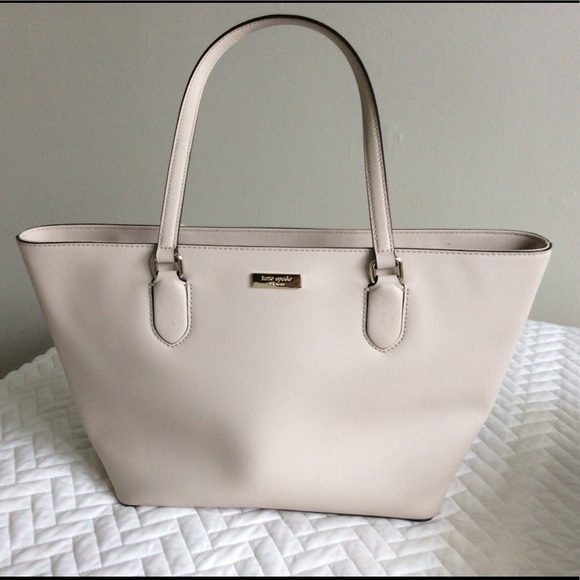 kate spade Handbags - Kate Spade Tote, like new